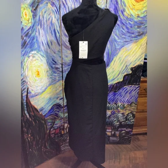 Zara small black gown with slit on tummy - Picture 3 of 6